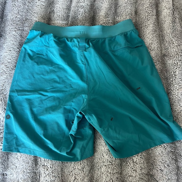 License to Train Shorts 7 in - Picture 2 of 2